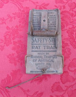 Antique Vintage Wood Animal Trap Co. Of America Rodent Lititz PA USA 