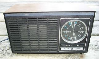 Vintage 1970s General Electric AM/FM Radio Model #7 4110C Wood Finish 