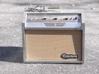 EPIPHONE PACEMAKER AMP GIBSON MADE EXCELLENT VINTAGE & RARE TREMOLO 