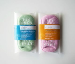 Moisturizing Foot Socks Gel Therapy   Pink or Green   Hand Washable 