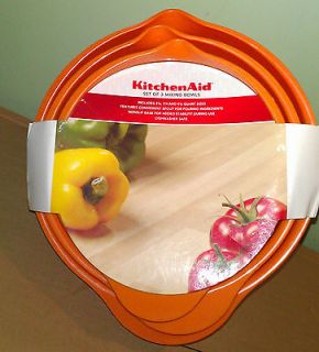 KitchenAid set of 3 plastic mixing bowls orange nonslip base*NWT*