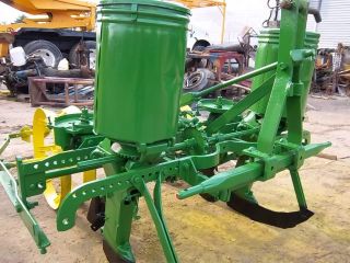 John Deere 246 THREE POINT HITCH two row corn planter Great for food 
