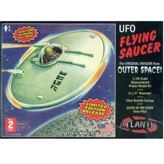   Model Kit   Flying Saucer Glow in the Dark Martian Pilot  AMC1003 NEW