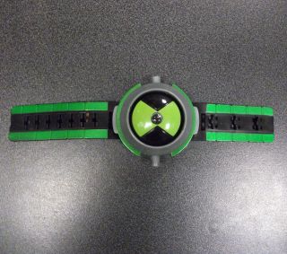 BEN 10 WATCH OMNITRIX TOY BEN 10 ACCESSARIES AND TOYS IN WORKING USED 