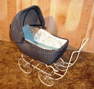 ANTIQUE/VINTAG​E 1936 1939 BLACK RATTAN WICKER BABY DOLL CARRIAGE