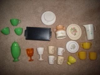 VINTAGE CHILDRENS PLASTIC DISHES TOY MIXED LOT STRAWBERRY SHORTCAKE 32 