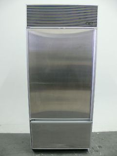   550 BUILT IN 36 STAINLESS STEEL REFRIGERATOR & FREEZER W/ ICE MAKER