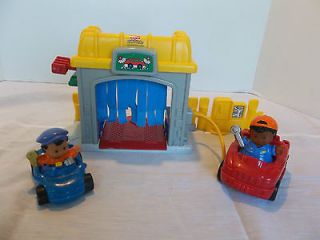 FISHER PRICE LITTLE PEOPLE CAR WASH TOW TRUCK CAR FIGURES VGUC