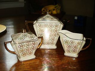    Decorative Arts  Ceramics & Porcelain  Teapots & Tea Sets