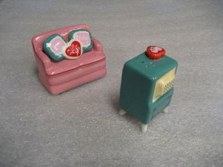   Love Lucy TV Range Porcelain Shakers Painted Glazed Kitchen Table