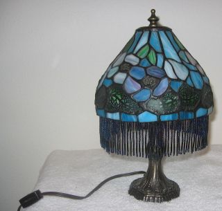 SMALL TIFFANY LAMP WITH FRINGE ACCENT VERY NICE