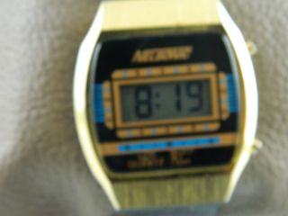 NELSONIC DIGITAL WATCH UNISEX WORKING /NEW BATTERY /BLACK BAND