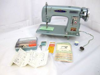   Royal Super DeLuxe Precision Built 1950s Sewing Machine w Accessories
