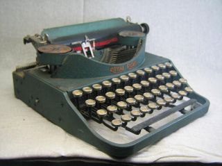 VINTAGE ROYAL SIGNET 1930S PORTABLE TYPEWRITER IN GREEN FOR PARTS OR 