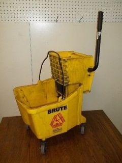 Rubbermaid Brute Commercial Mop Cleaning Bucket & Ringer