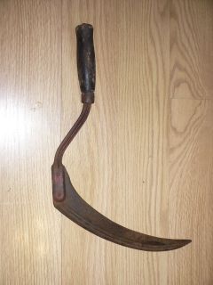 VINTAGE HAND TOOL SICKLE / SCYTHE WITH WOODEN HANDLE