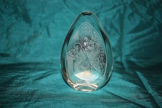 VINTAGE ETCHED WEDGEWOOD GLASS CHRISTIAN SCENE PAPERWEIGHT