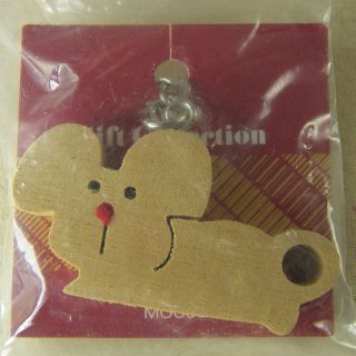 VINTAGE AVON GIFT COLLECTION WOOD MOUSE KEYCHAIN STILL IN BAG ON CARD