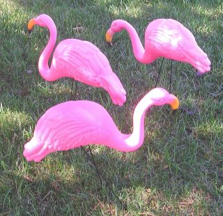 pink flamingo yard ornaments in Statues & Yard Art