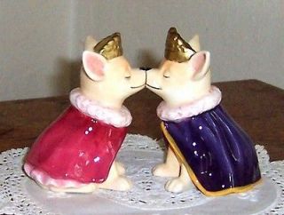 CHIHUAHUA Salt and Pepper Shakers THE ROYALS   KING & QUEEN CLOSE 