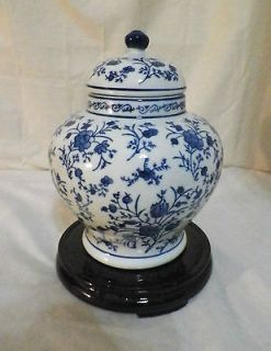   Chinese Porcelain 9 Blue & White Flowers Ginger Jar Vase Urn & Lid