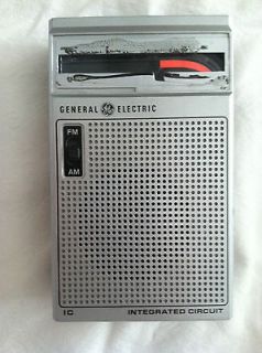 General Electric AM/FM radio model no. 7 25820