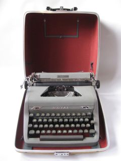 1950 Royal Quiet Deluxe Portable Manual Typewriter with hard case