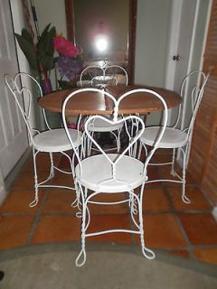   ICE CREAM PARLOR BISTRO DINING ROOM TABLE 4 CHAIRS HEART DESIGN