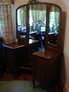 antique vanity in Dressers & Vanities