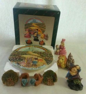 The WIZARD OF OZ, PLATE, FIGURES, MADE OF POLYSTONE RESIN