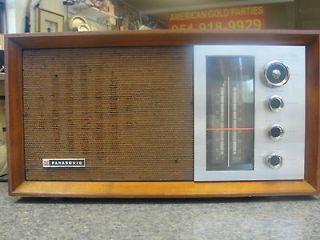 Antique Panasonic Solid State Transistor Radio Model RE 7257 AM FM 2 