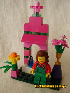 Minifigure Girl PINK FLOWER VENDOR KIOSK CUSTOM BUILDING KIT contains 