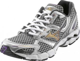 NEW WOMENS MIZUNO SHOES   WAVE RIDER 13   SILVER/GOLD/WH​ITE   8KN 