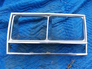 1986 CONTINENTAL LEFT HEADLIGHT / MARKER TRIM BEZEL HAS WEAR OEM USED 