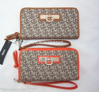 DKNY T&C Classics Mini D Hardware Organizer Bag Purse Wallet Wristlet 