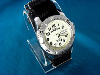 VINTAGE TIMEX DIVERS STYLE CREAM FACE WATCH G 10 STRAP