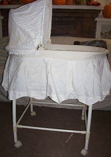 bassinet kolcraft deluxe baby with light vibes cream color returns
