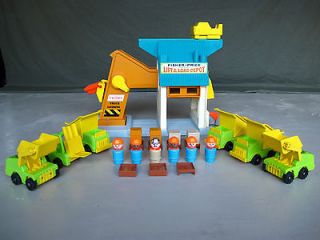   Price 1976 942 LIFT & LOAD DEPOT PLAY FAMILY PLAYSET Little People