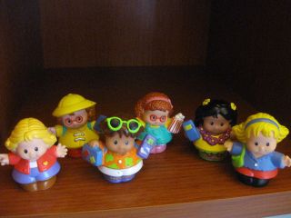 FISHER PRICE LITTLE PEOPLE LOT 6 GIRLS MAGGIE TOURIST MOM POPCORN LOW 