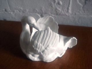 CROWN STAFFORDSHIRE CHINA WHITE SWAN HEAD ON WING