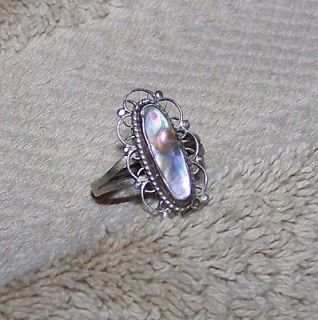 Vintage .925 Petite Sterling Silver Mother of Pearl Womens/Girls Ring 