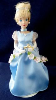 Disney Princess Cinderella Bras Key Porcelain Doll 8 Tall with Metal 