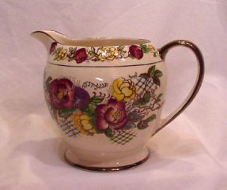 VINTAGE SADLER Pitcher Creamer ENGLAND Rose Garden NICE & Different