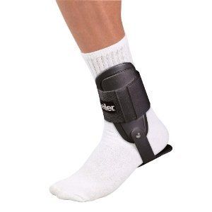 MUELLER 4552 BLACK LITE ACTIVE HINGED ANKLE BRACE VOLLEYBALL 