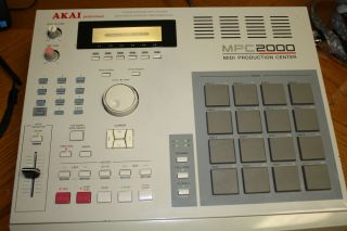 MPC 2000 Akai Sampler Professional MIDI Production Center  