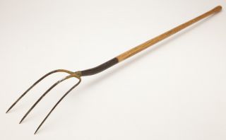   feet long True temper was a brand of the American Fork & Hoe Company