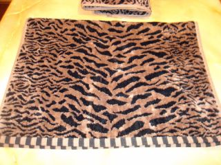 new 2 pc BLACK & Tan spotted Leopard print~BATH~TOWELS~~ nice quality