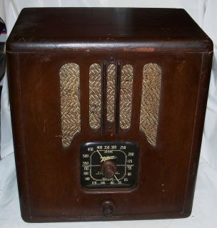 Antique Zenith Tall Table Radio 4 B 231 Wooden Cabinet Wood Z Knobs 