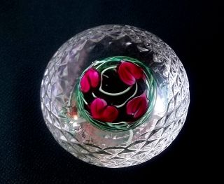 VINTAGE   Art Glass   PAPERWEIGHT   The paperweight measures 3 wide 
