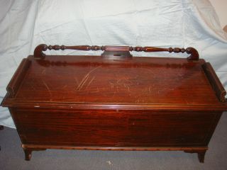 ANTIQUE LANE CEDAR BENCH HOPE CHEST LATE 1920S OR EARLY 1930S
